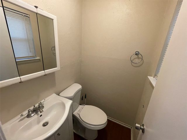 501 Rosewood Hills Drive, Garland, TX 75040