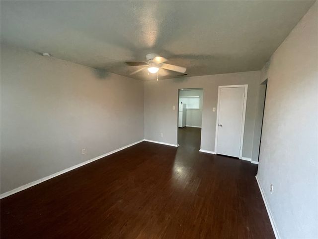 501 Rosewood Hills Drive, Garland, TX 75040