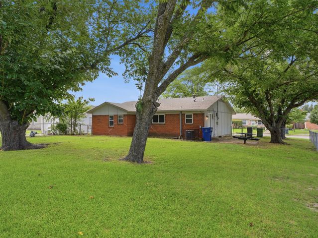 501 Rosewood Hills Drive, Garland, TX 75040