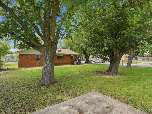 501 Rosewood Hills Drive, Garland, TX 75040