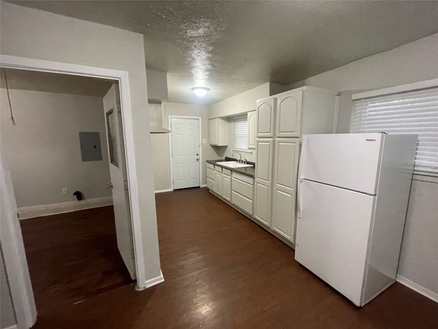 501 Rosewood Hills Drive, Garland, TX 75040