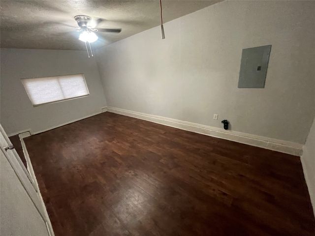 501 Rosewood Hills Drive, Garland, TX 75040