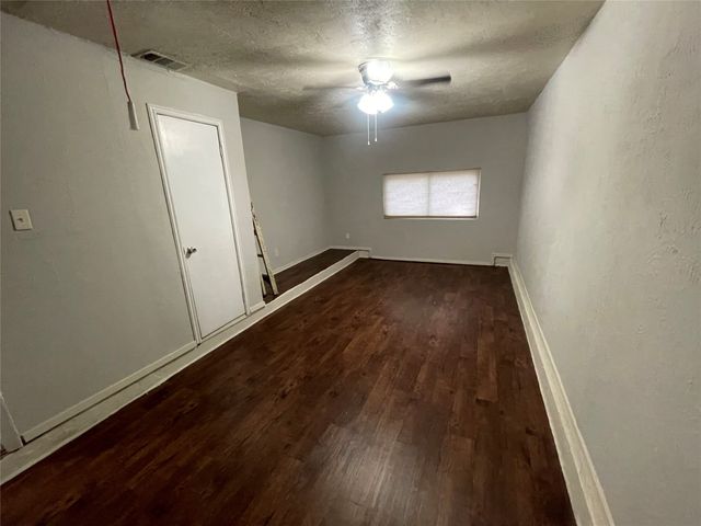 501 Rosewood Hills Drive, Garland, TX 75040