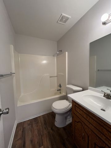 124 Ballygar St Apt E, Clarksville, TN 37043