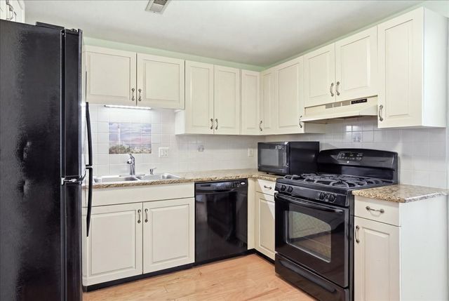 225 Lincoln St G4, Duxbury, MA 02332