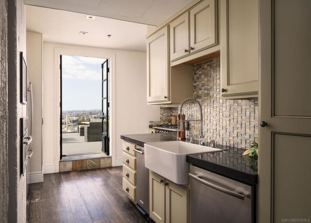 702 Ash Street 1400, San Diego, CA 92101