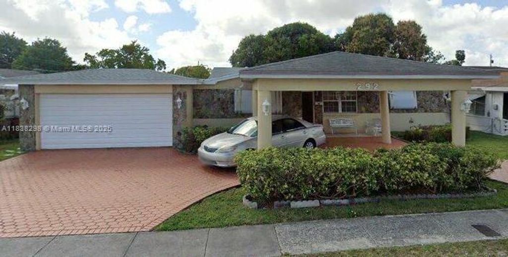 292 W 39th Pl, Hialeah, FL 33012