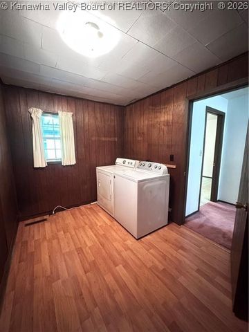 236 Easter Road, Nitro, WV 25143