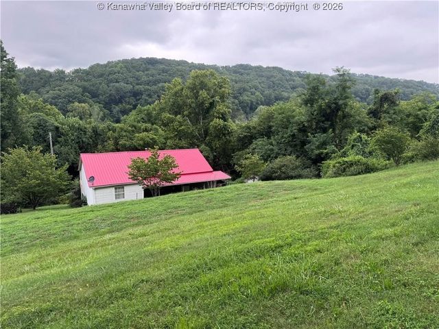 236 Easter Road, Nitro, WV 25143