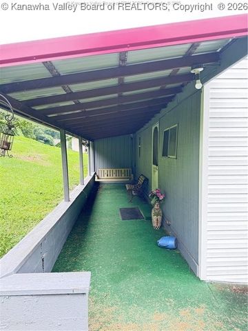 236 Easter Road, Nitro, WV 25143