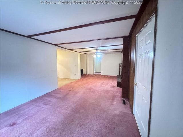 236 Easter Road, Nitro, WV 25143