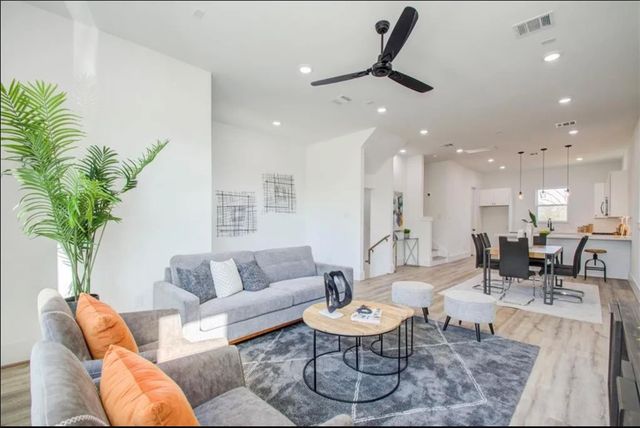6730 Peerless Street D, Houston, TX 77021