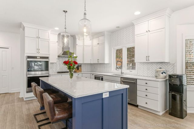 2009 W Lakewood Blvd, Holland, MI 49424