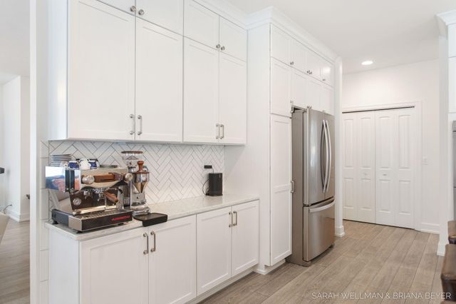 2009 W Lakewood Blvd, Holland, MI 49424