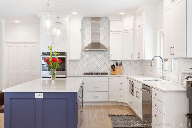 2009 W Lakewood Blvd, Holland, MI 49424