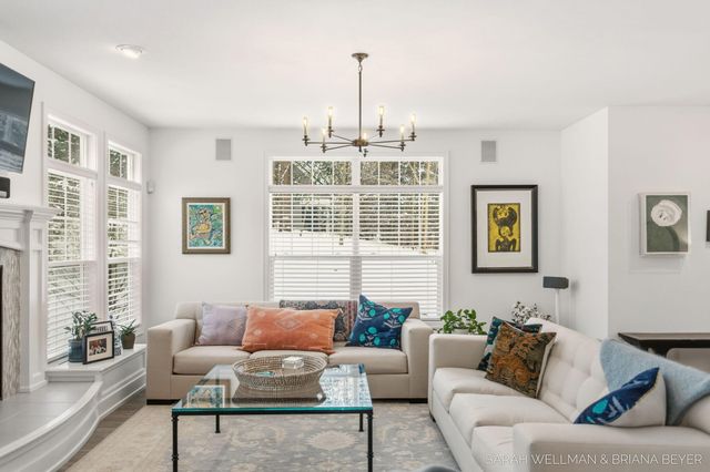 2009 W Lakewood Blvd, Holland, MI 49424