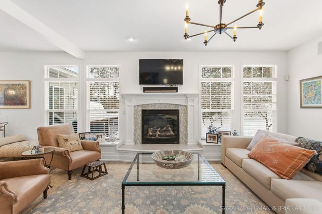 2009 W Lakewood Blvd, Holland, MI 49424