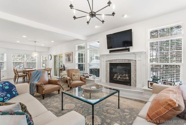 2009 W Lakewood Blvd, Holland, MI 49424