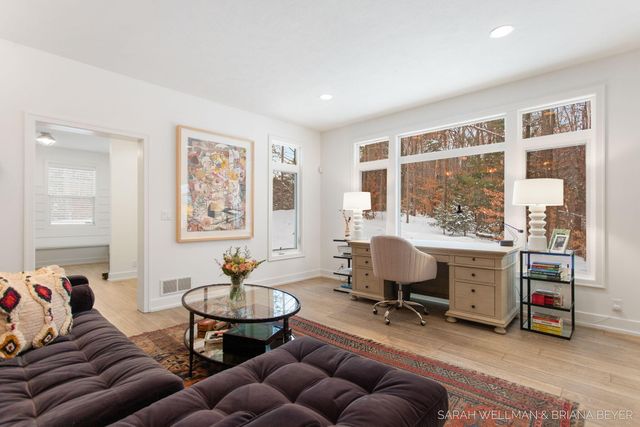 2009 W Lakewood Blvd, Holland, MI 49424