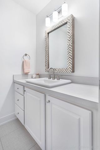 2009 W Lakewood Blvd, Holland, MI 49424