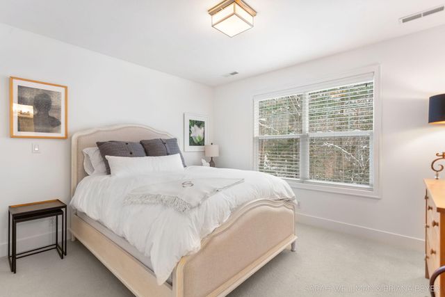 2009 W Lakewood Blvd, Holland, MI 49424