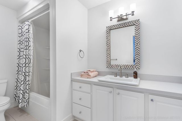 2009 W Lakewood Blvd, Holland, MI 49424