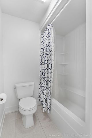 2009 W Lakewood Blvd, Holland, MI 49424