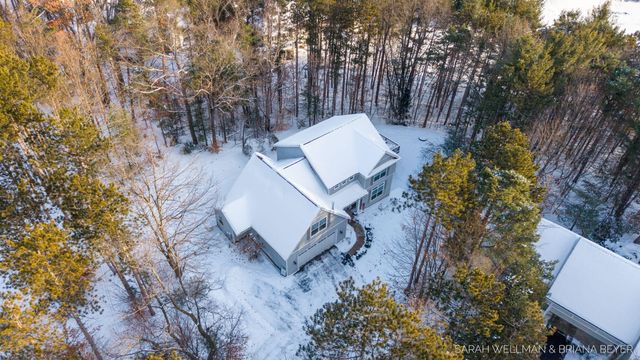 2009 W Lakewood Blvd, Holland, MI 49424