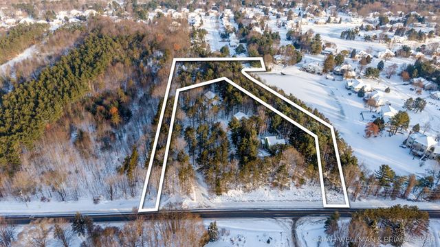 2009 W Lakewood Blvd, Holland, MI 49424