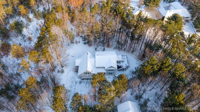 2009 W Lakewood Blvd, Holland, MI 49424