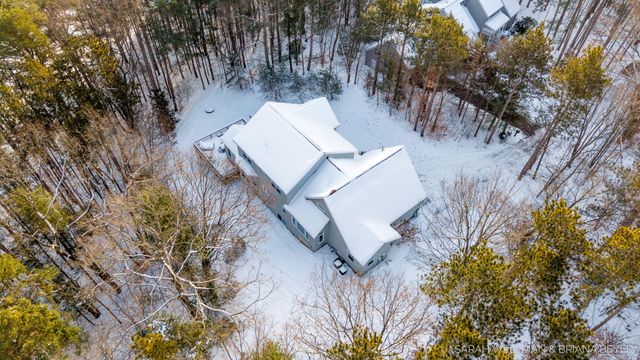 2009 W Lakewood Blvd, Holland, MI 49424