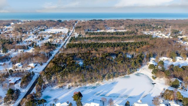 2009 W Lakewood Blvd, Holland, MI 49424