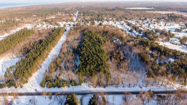 2009 W Lakewood Blvd, Holland, MI 49424