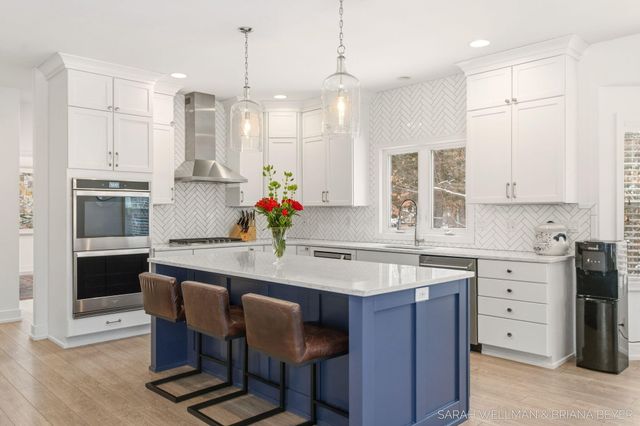 2009 W Lakewood Blvd, Holland, MI 49424