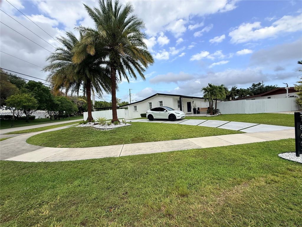 18601 Belview Dr, Cutler Bay, FL 33157