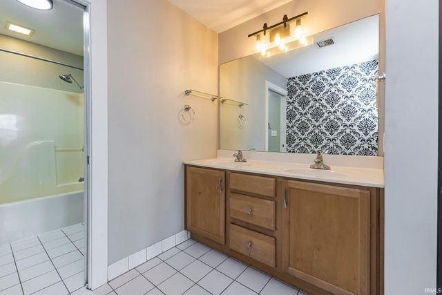 301 S Walnut St Apt 206, Muncie, IN 47305