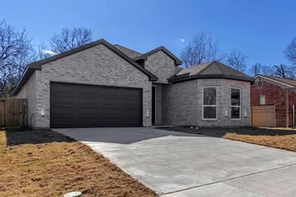 1336 E Fogg Street, Fort Worth, TX 76115 — exterior