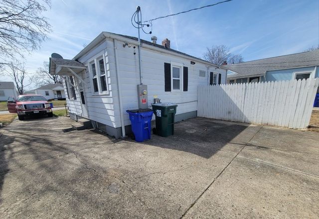 1430 E Vanderhoof Street, Decatur, IL 62521