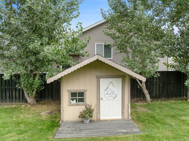 2721 Heritage Dr, Minot, ND 58703