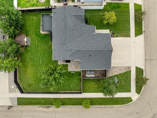 2721 Heritage Dr, Minot, ND 58703