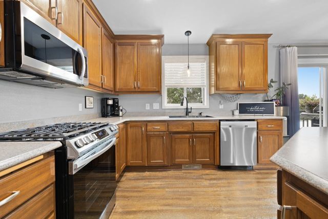 2721 Heritage Dr, Minot, ND 58703