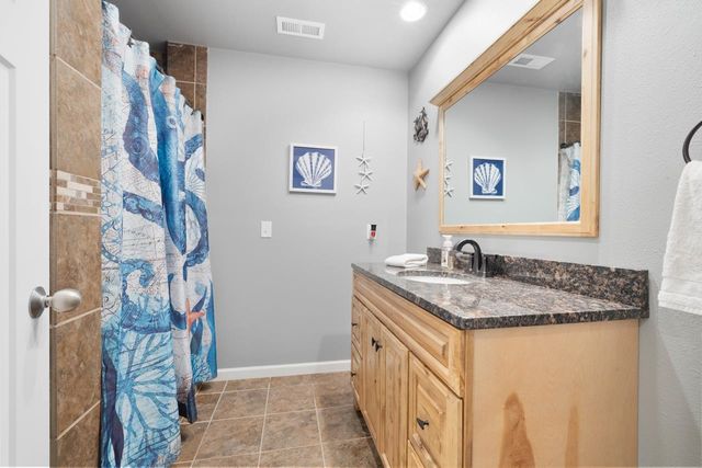2721 Heritage Dr, Minot, ND 58703