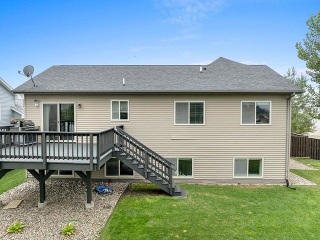 2721 Heritage Dr, Minot, ND 58703