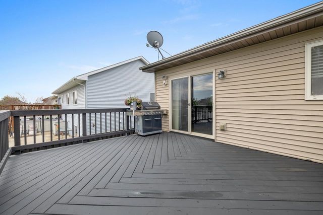 2721 Heritage Dr, Minot, ND 58703