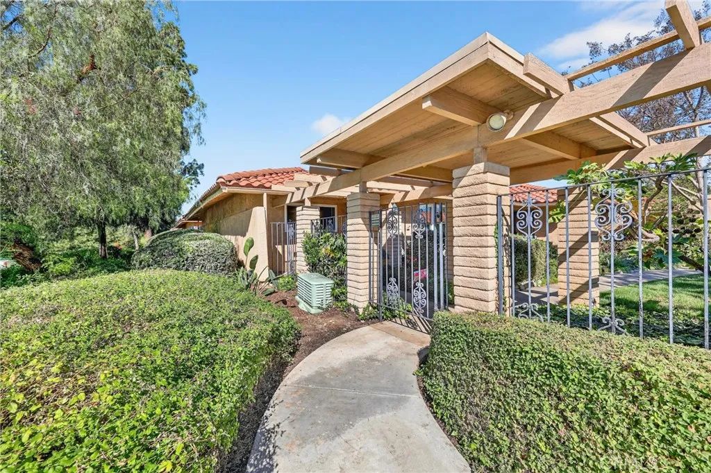 959 W Pine 33, Upland, CA 91786