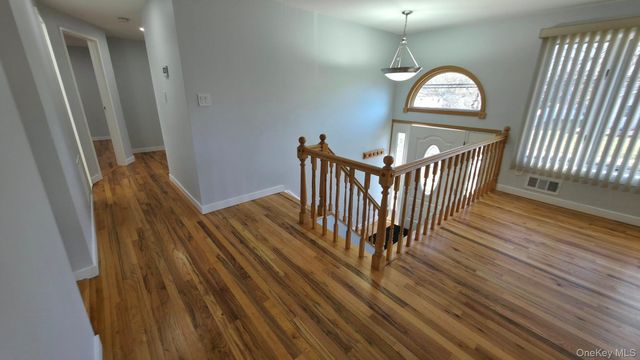 4 Willow Street, Selden, NY 11784