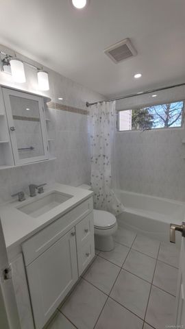 4 Willow Street, Selden, NY 11784