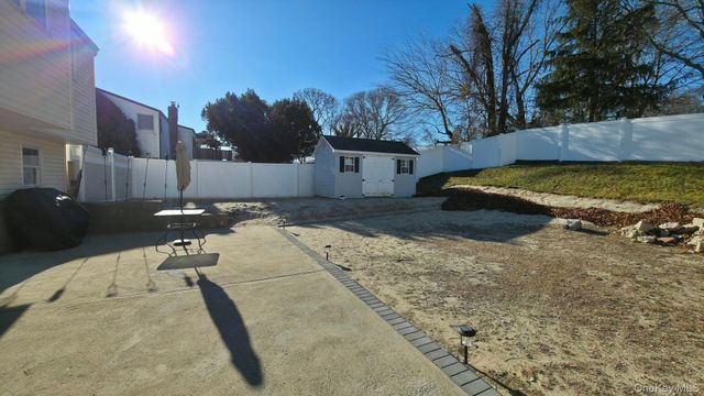 4 Willow Street, Selden, NY 11784