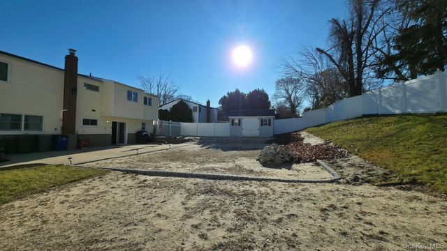 4 Willow Street, Selden, NY 11784