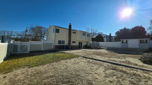 4 Willow Street, Selden, NY 11784